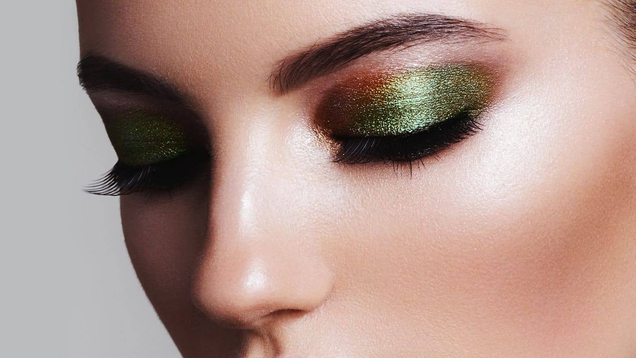 Loreal-Paris-BMAG-Article-How-to-Pull-Off-a-Shimmery-Eyeshadow-Look-D.jpg