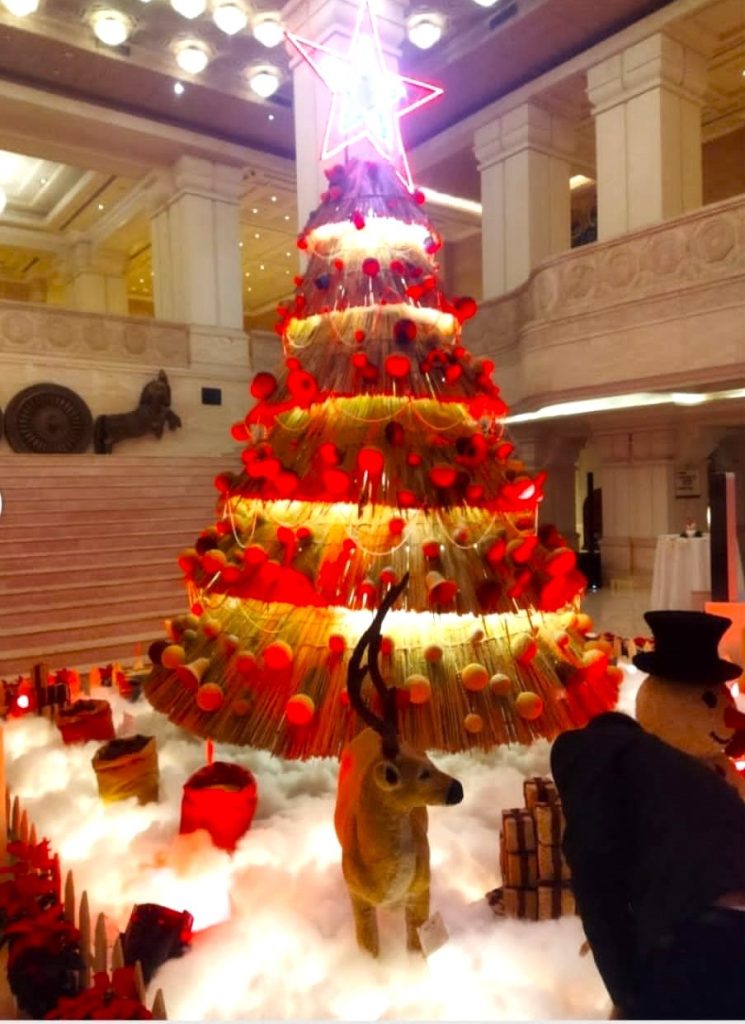 Luxury hotels displays dazzling Christmas trees Mumbai Messenger