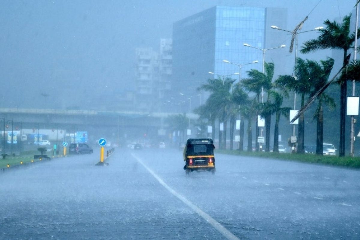 Heavy-Rain-In-mumbai.jpg
