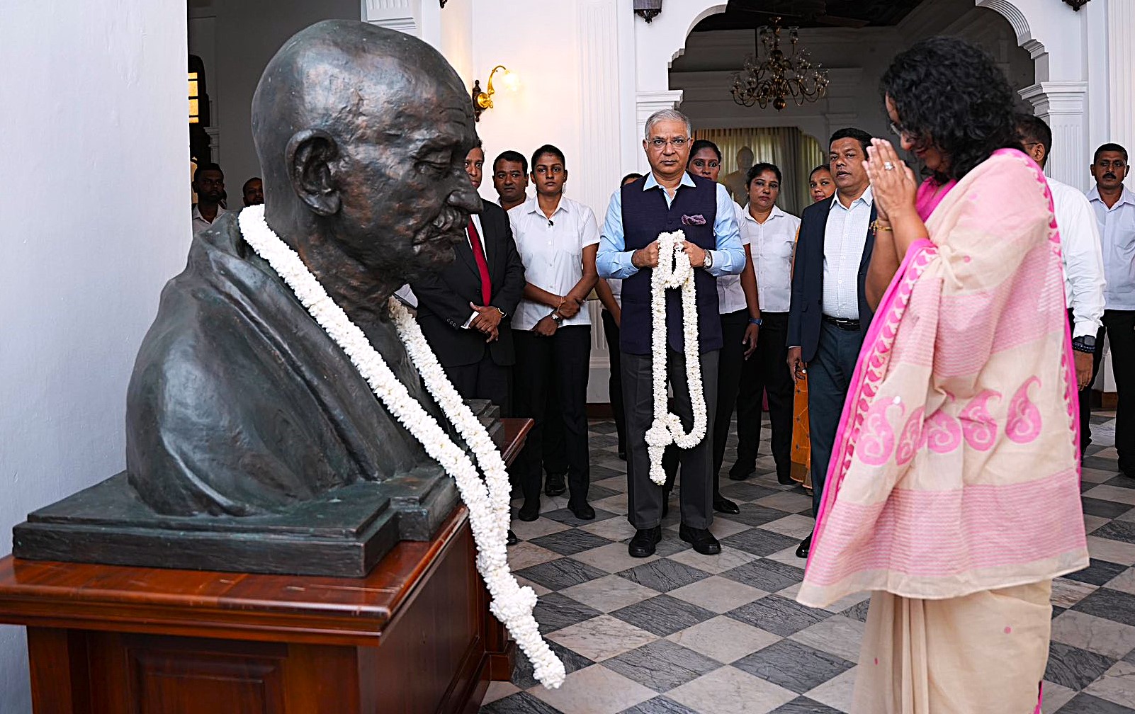 colombo-gandhi-1-.jpg