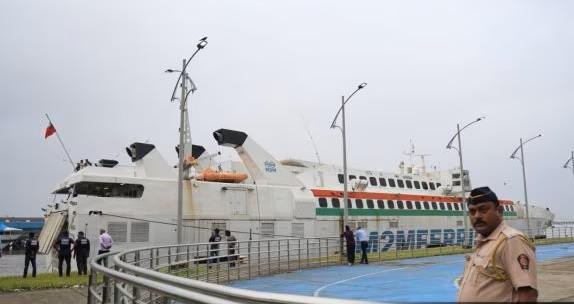 Ferry-mumbai-2.jpg