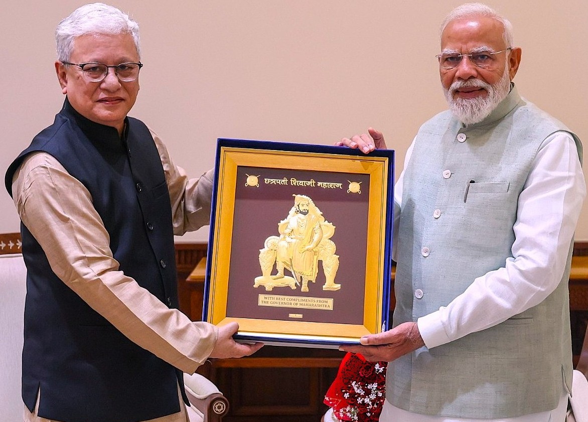 PM-MODI-with-GUV-.jpeg